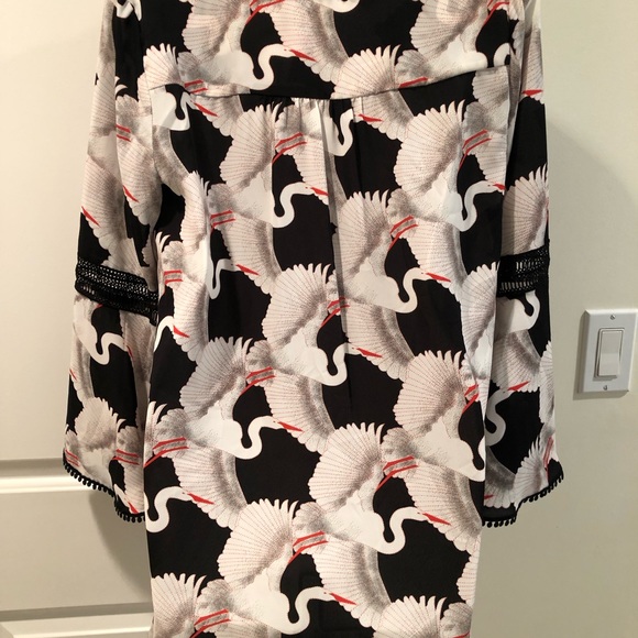 NWOT Alfani blouse sz Small Black w White and Red swans - Picture 4 of 8